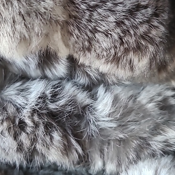 New Fur scarf. Simply gorgeous! - Picture 3 of 7
